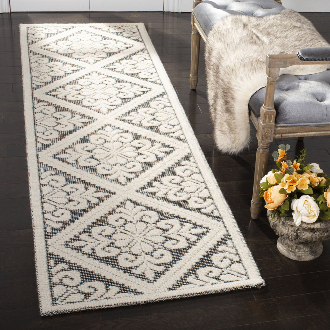 SAFAVIEH Vermont VRM306Z Handwoven Ivory / Black Rug Image 2