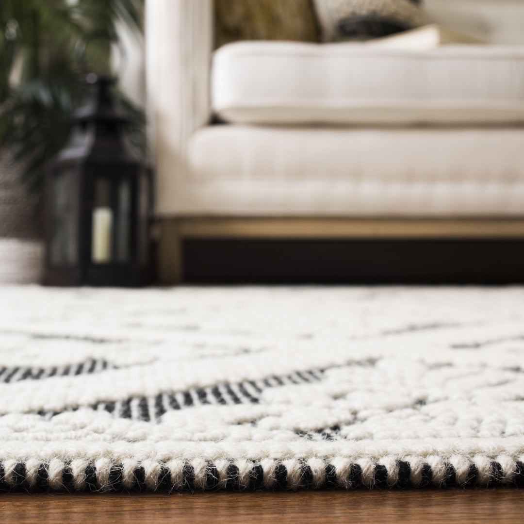 SAFAVIEH Vermont VRM306Z Handwoven Ivory / Black Rug Image 5