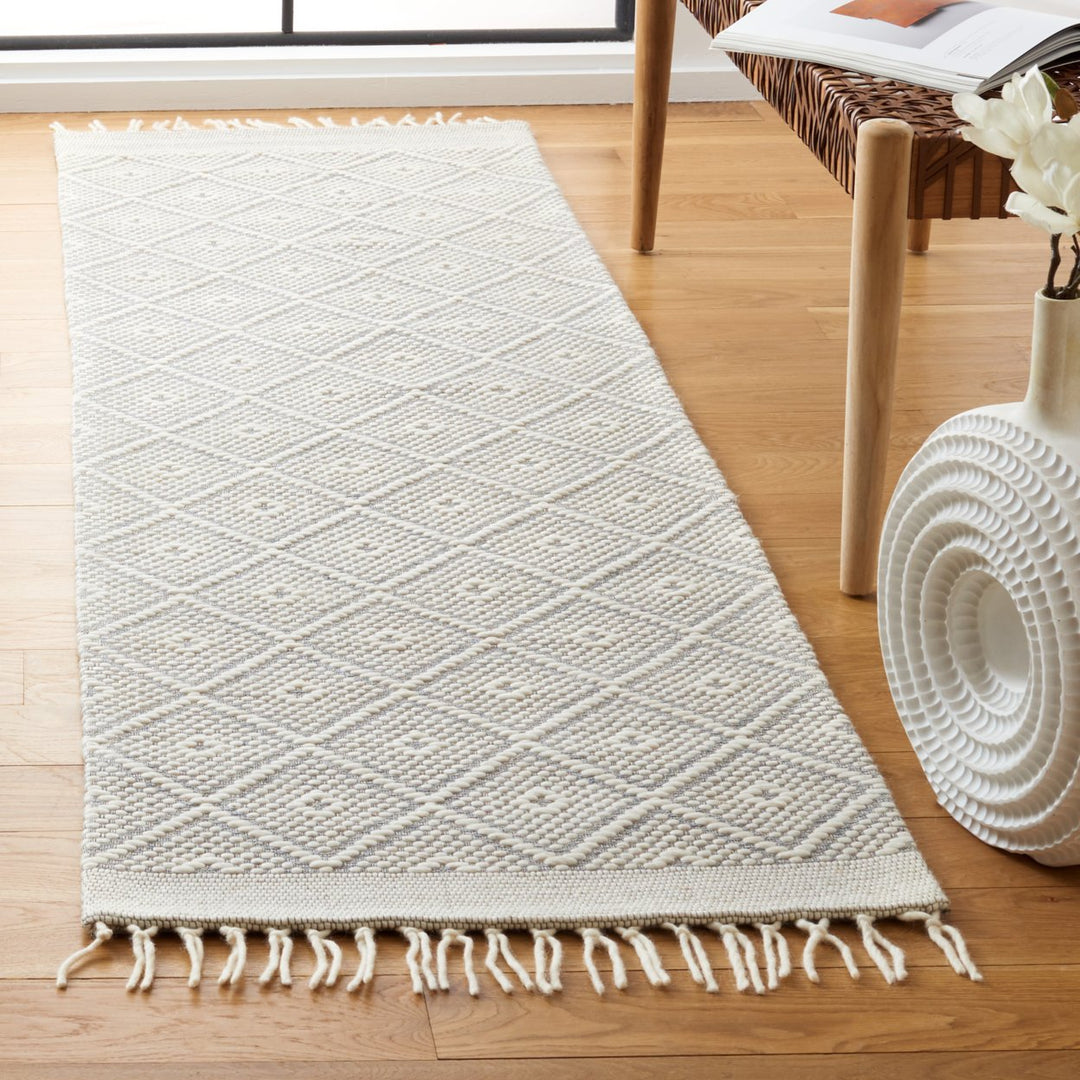 SAFAVIEH Vermont Collection VRM311A Handmade Ivory Rug Image 2