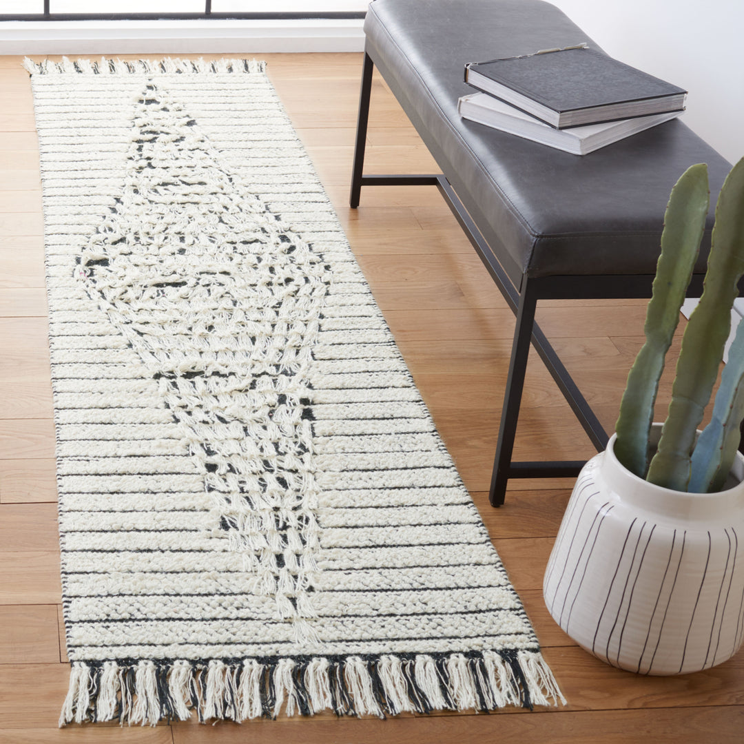 SAFAVIEH Vermont VRM502A Handwoven Ivory / Black Rug Image 3