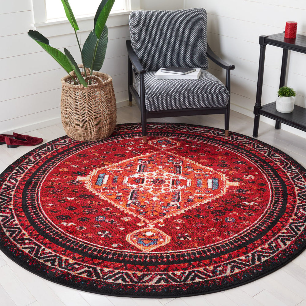 SAFAVIEH Vintage Hamadan VTH201Q Red / Black Rug Image 2