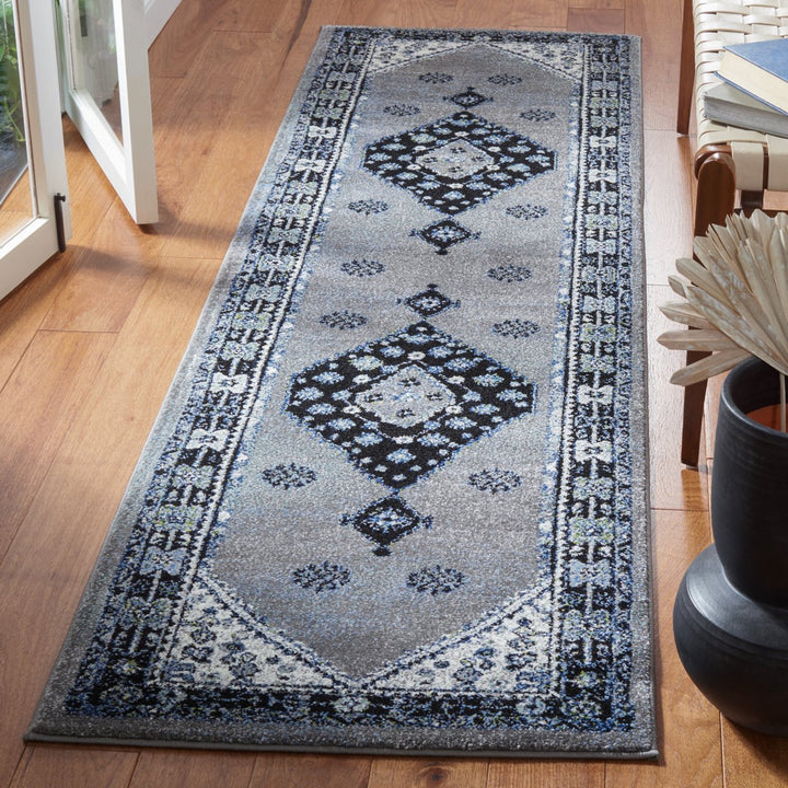 SAFAVIEH Vintage Hamadan VTH202B Beige / Black Rug Image 3