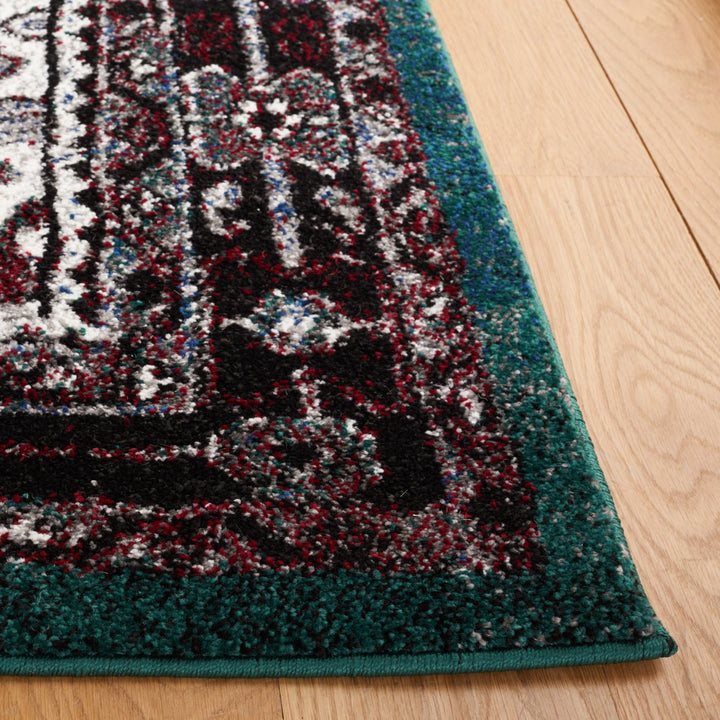 SAFAVIEH Vintage Hamadan VTH202Y Green / Black Rug Image 7