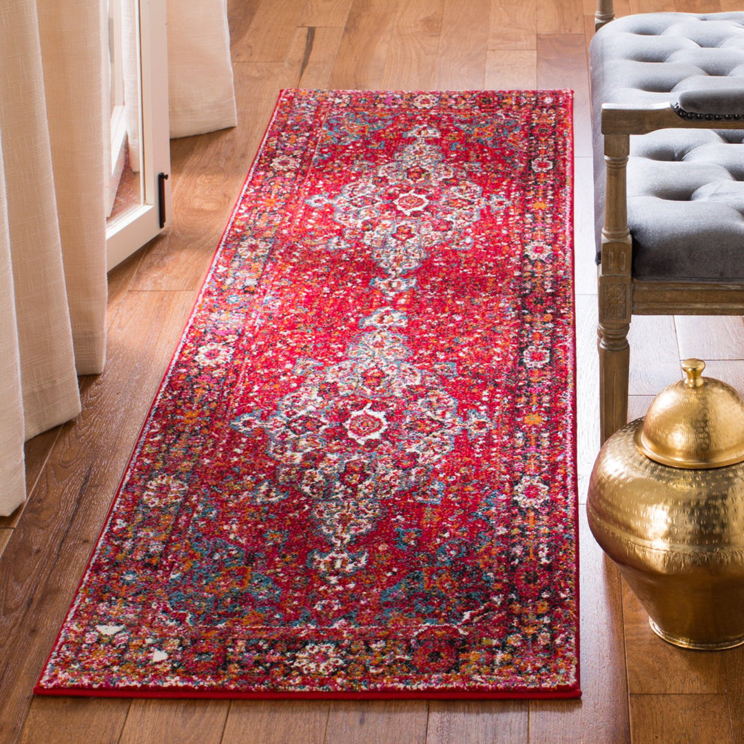 SAFAVIEH Vintage Hamadan VTH222A Red / Multi Rug Image 3