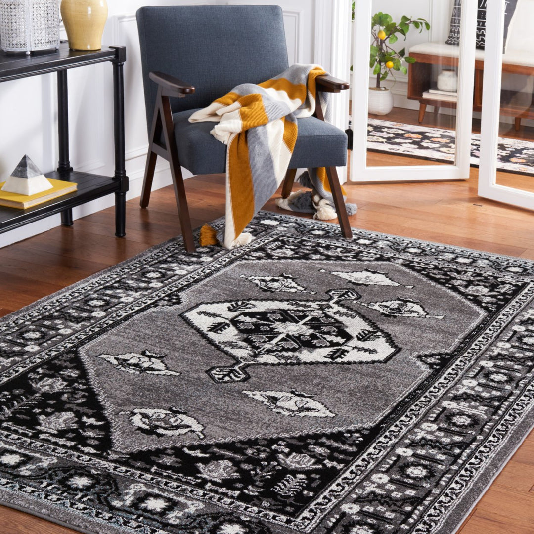 SAFAVIEH Vintage Hamadan VTH262F Grey / Black Rug Image 1