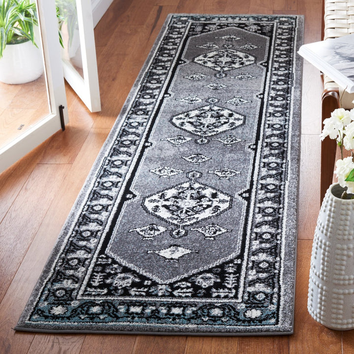 SAFAVIEH Vintage Hamadan VTH262F Grey / Black Rug Image 3