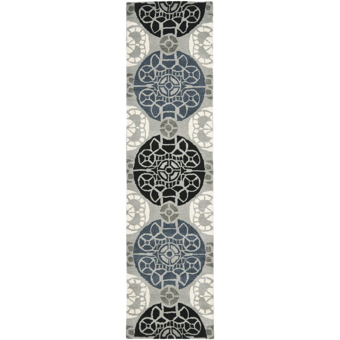 SAFAVIEH Wyndham WYD376D Handmade Grey / Black Rug Image 4