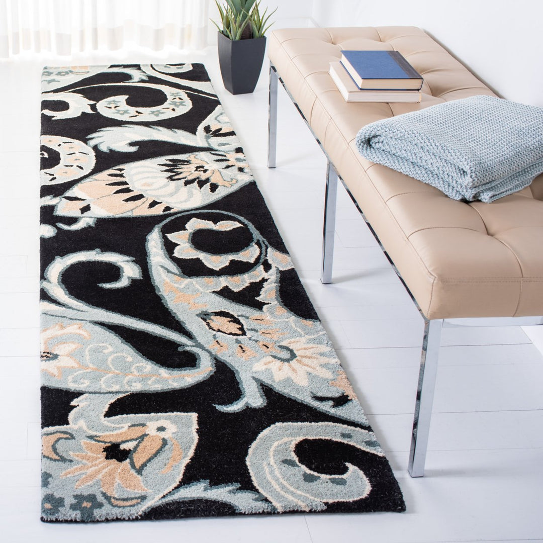 SAFAVIEH Wyndham WYD377A Handmade Black / Multi Rug Image 3