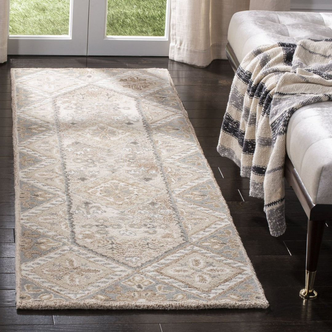 SAFAVIEH Wyndham WYD379A Handmade Ivory / Grey Rug Image 2