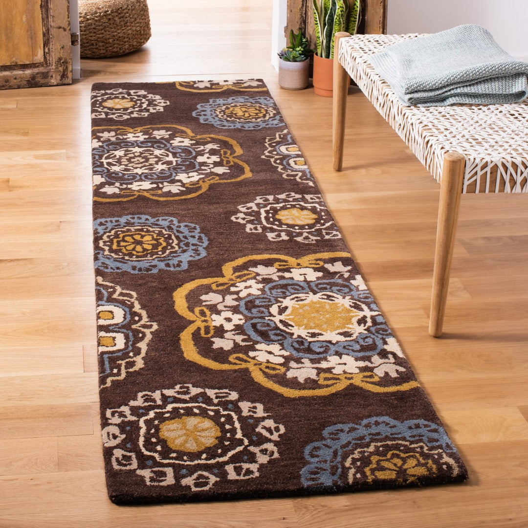 SAFAVIEH Wyndham WYD611A Handmade Eggplant / Multi Rug Image 3