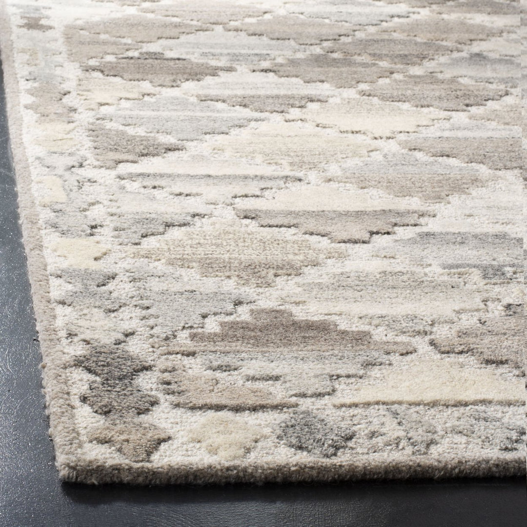 SAFAVIEH Wyndham WYD803B Handmade Grey / Taupe Rug Image 4