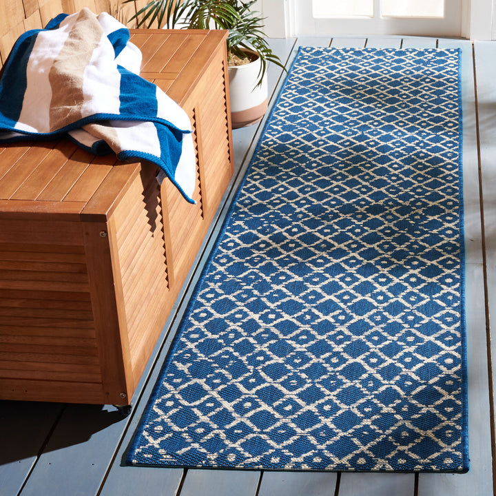 SAFAVIEH Outdoor CY6391-25821 Courtyard Navy / Ivory Rug Image 3