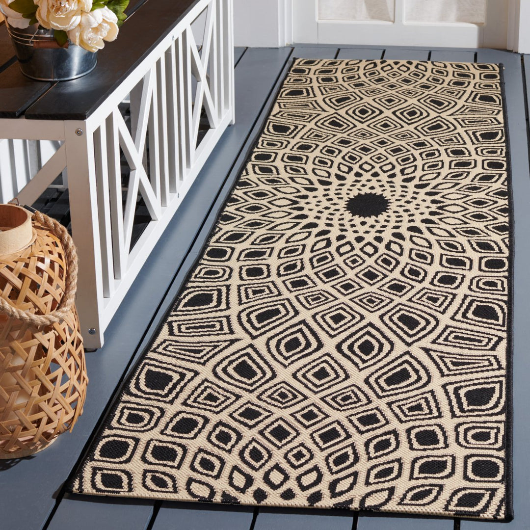 SAFAVIEH Outdoor CY6616-25621 Courtyard Black / Beige Rug Image 3