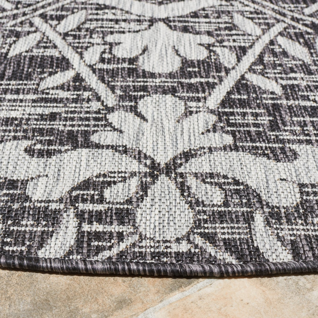 SAFAVIEH Outdoor CY8064-37621 Courtyard Black / Light Grey Rug Image 7