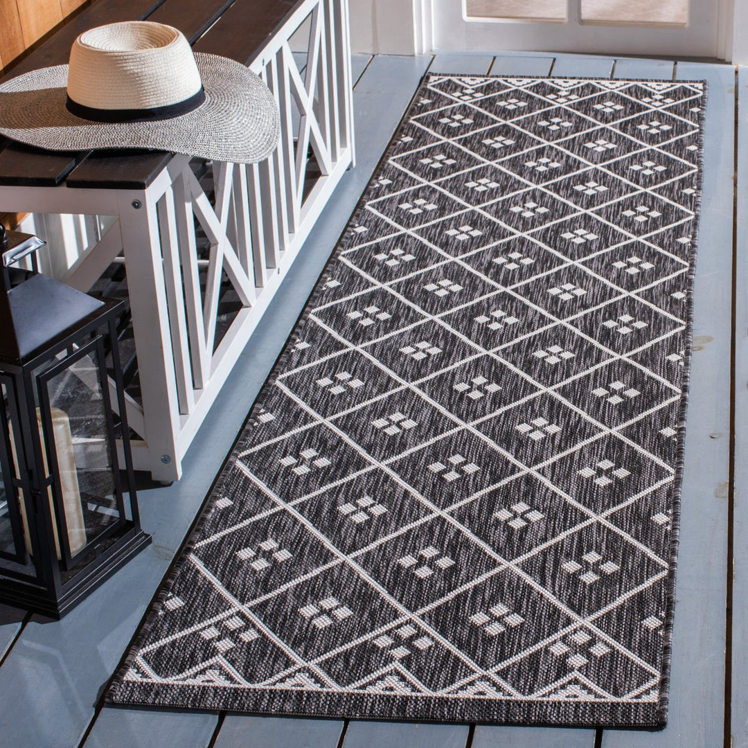 SAFAVIEH Indoor Outdoor CY8303-537 Courtyard Black / Ivory Rug Image 3