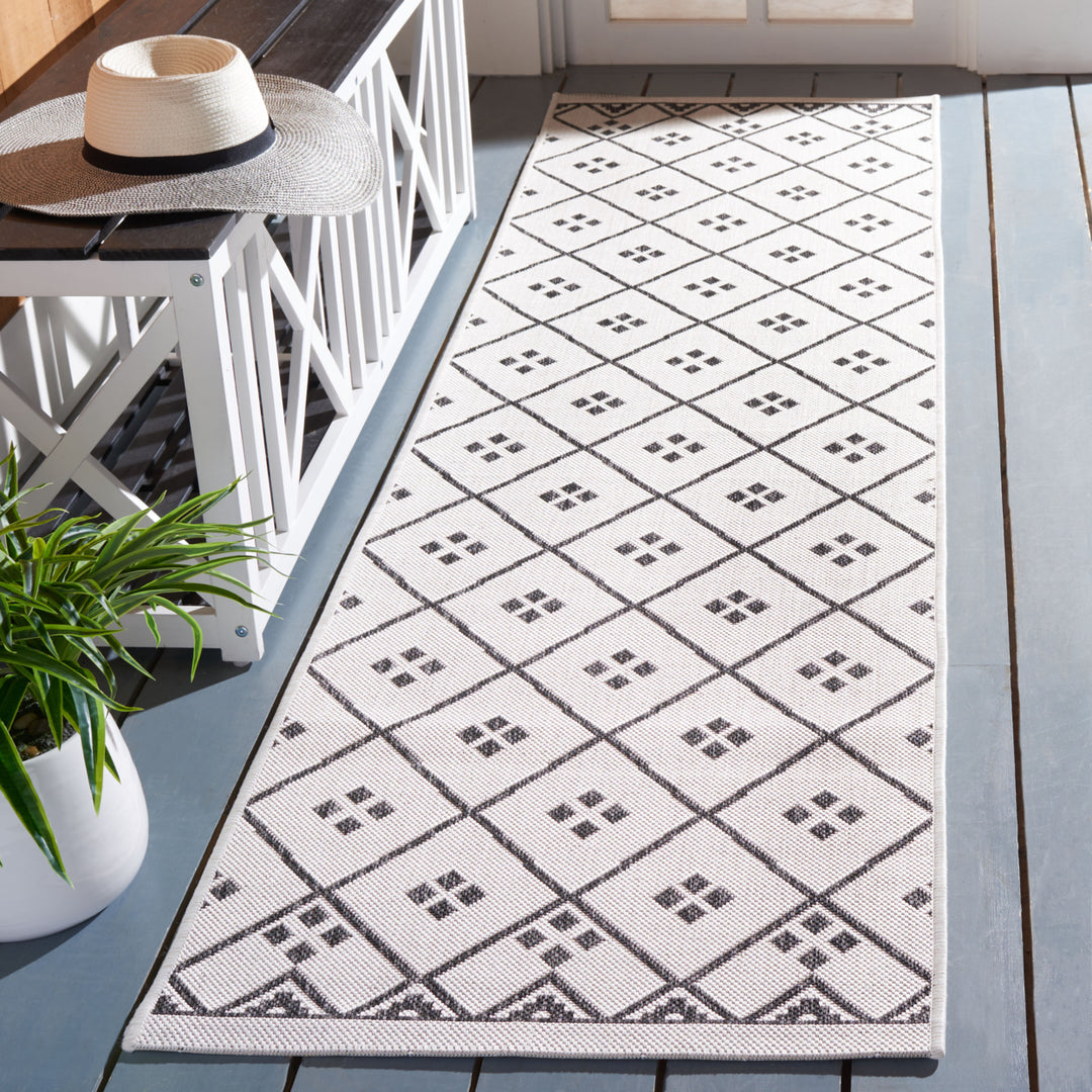 SAFAVIEH Indoor Outdoor CY8303-536 Courtyard Ivory / Black Rug Image 3