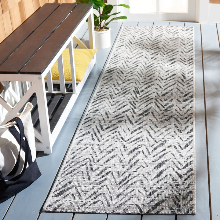 SAFAVIEH Outdoor CY8387-37612 Courtyard Grey / Black Rug Image 3