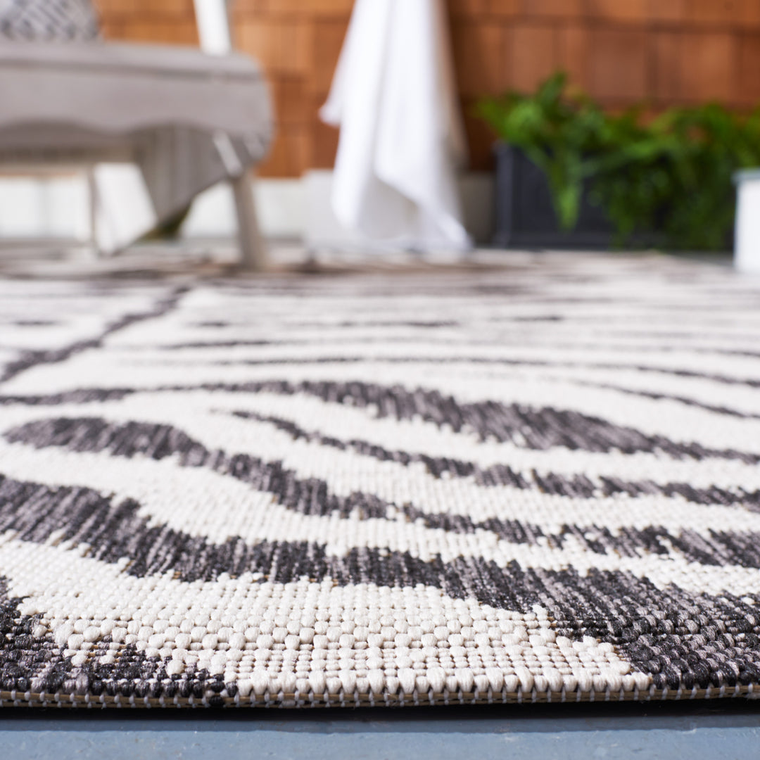 SAFAVIEH Outdoor CY8444-53712 Courtyard Ivory / Black Rug Image 8