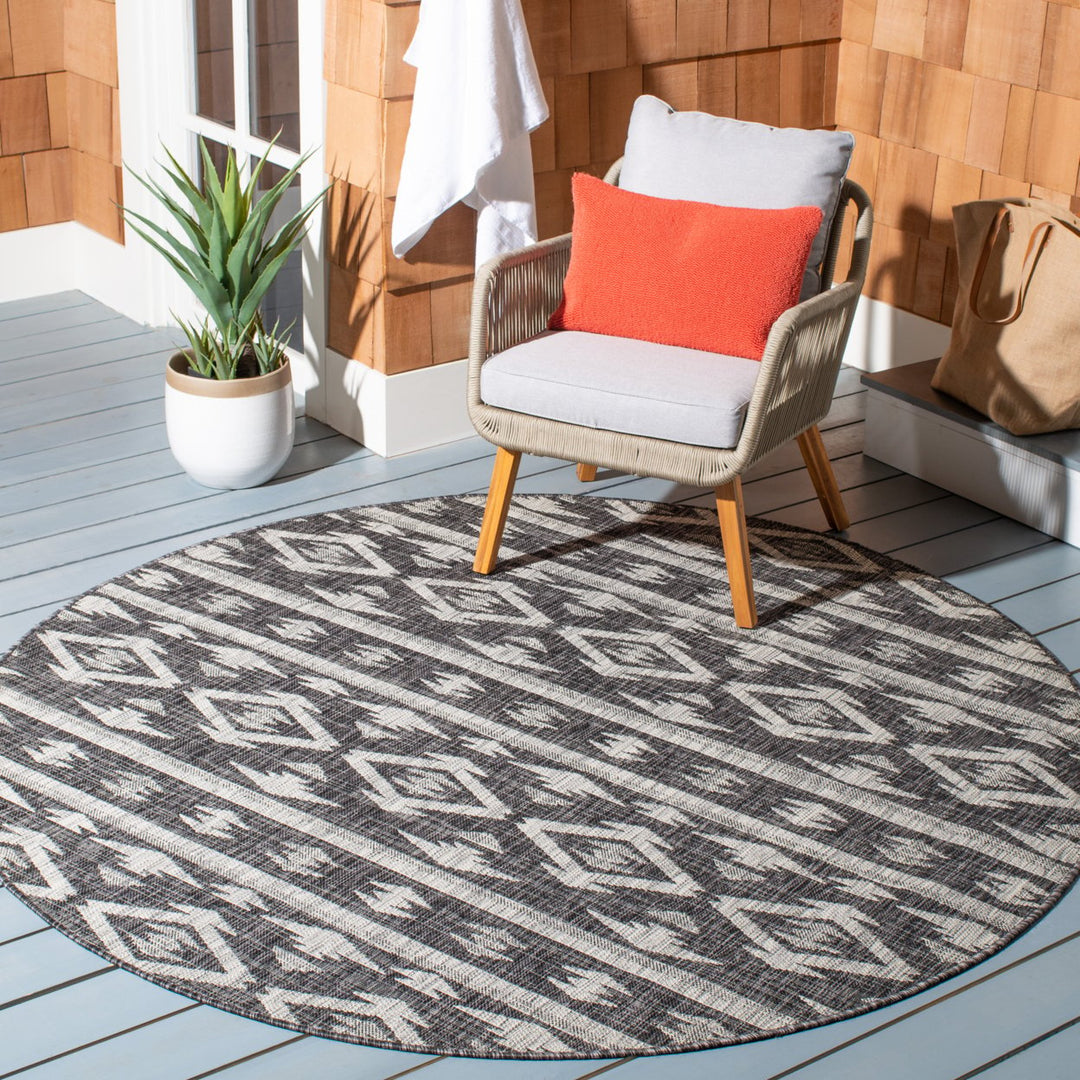 SAFAVIEH Outdoor CY8863-37621 Courtyard Black / Grey Rug Image 2