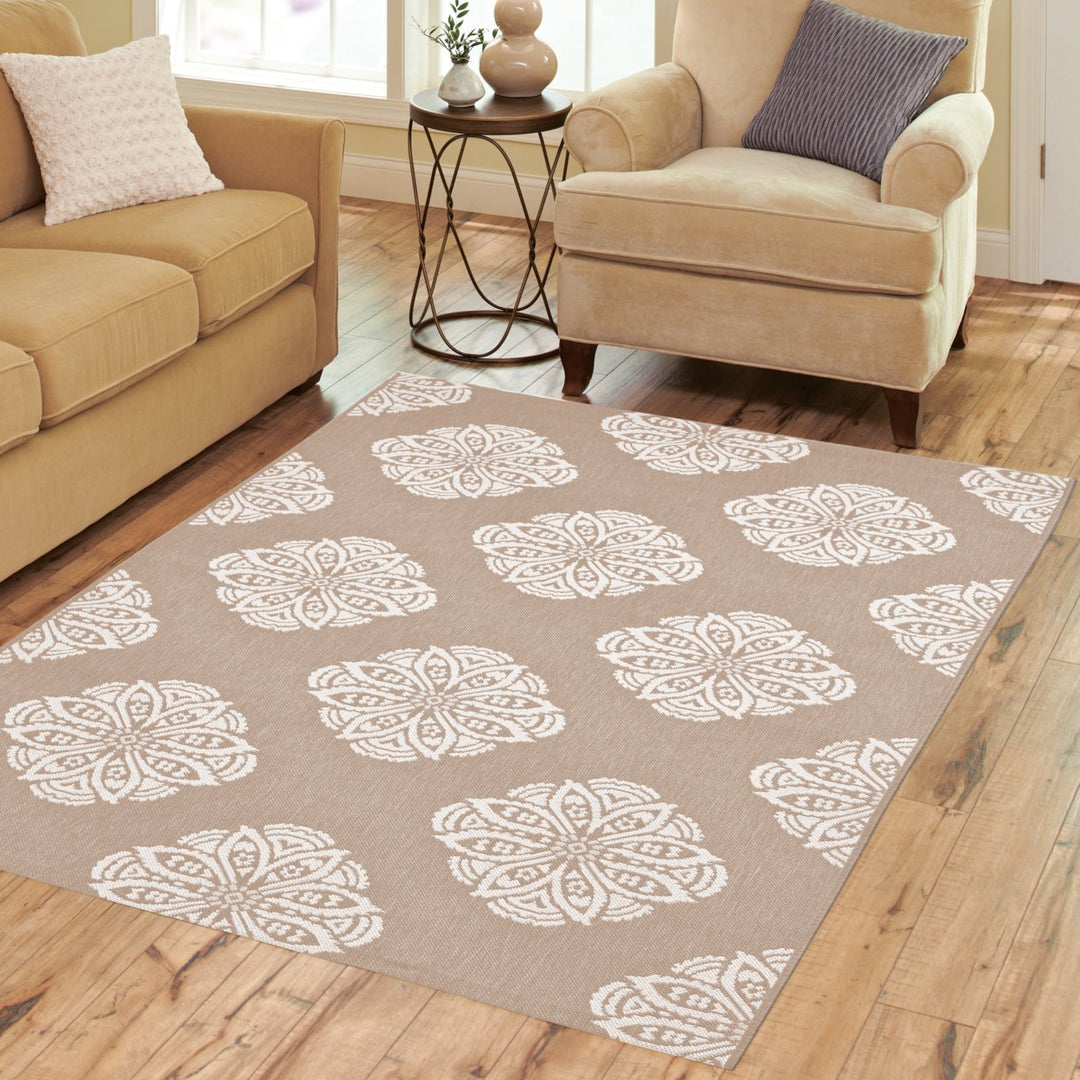 SAFAVIEH Indoor Outdoor CYW2432B Courtyard Beige / Yellow Rug Image 1