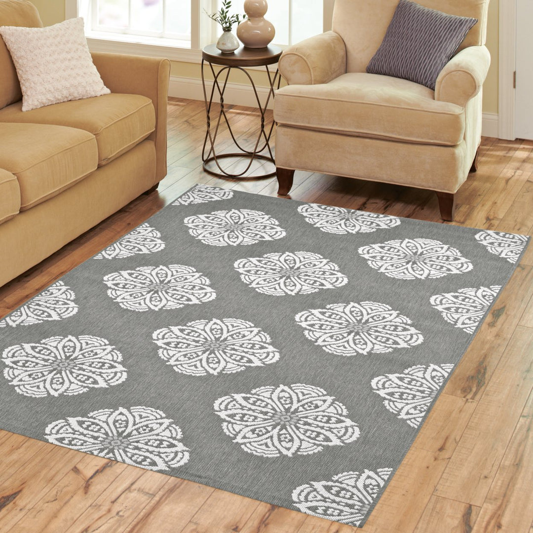 SAFAVIEH Indoor Outdoor CYW2432C Courtyard Grey / Beige Rug Image 1