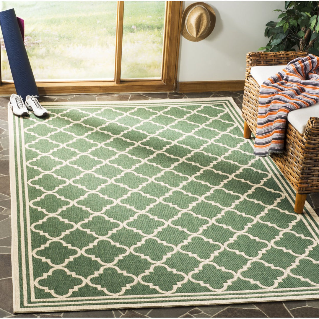 SAFAVIEH Outdoor LND121Y Linden Collection Green / Creme Rug Image 1