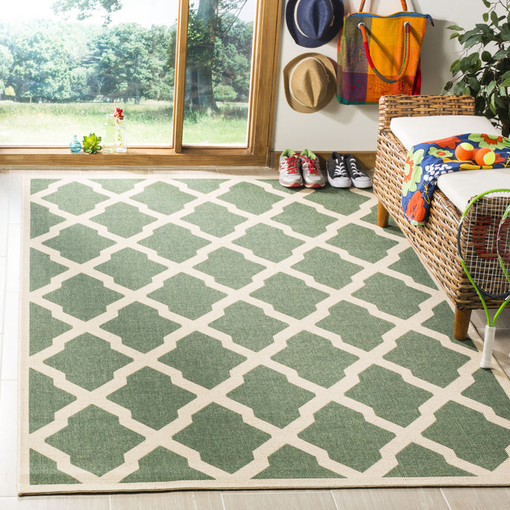 SAFAVIEH Outdoor LND122Y Linden Collection Green / Creme Rug Image 1