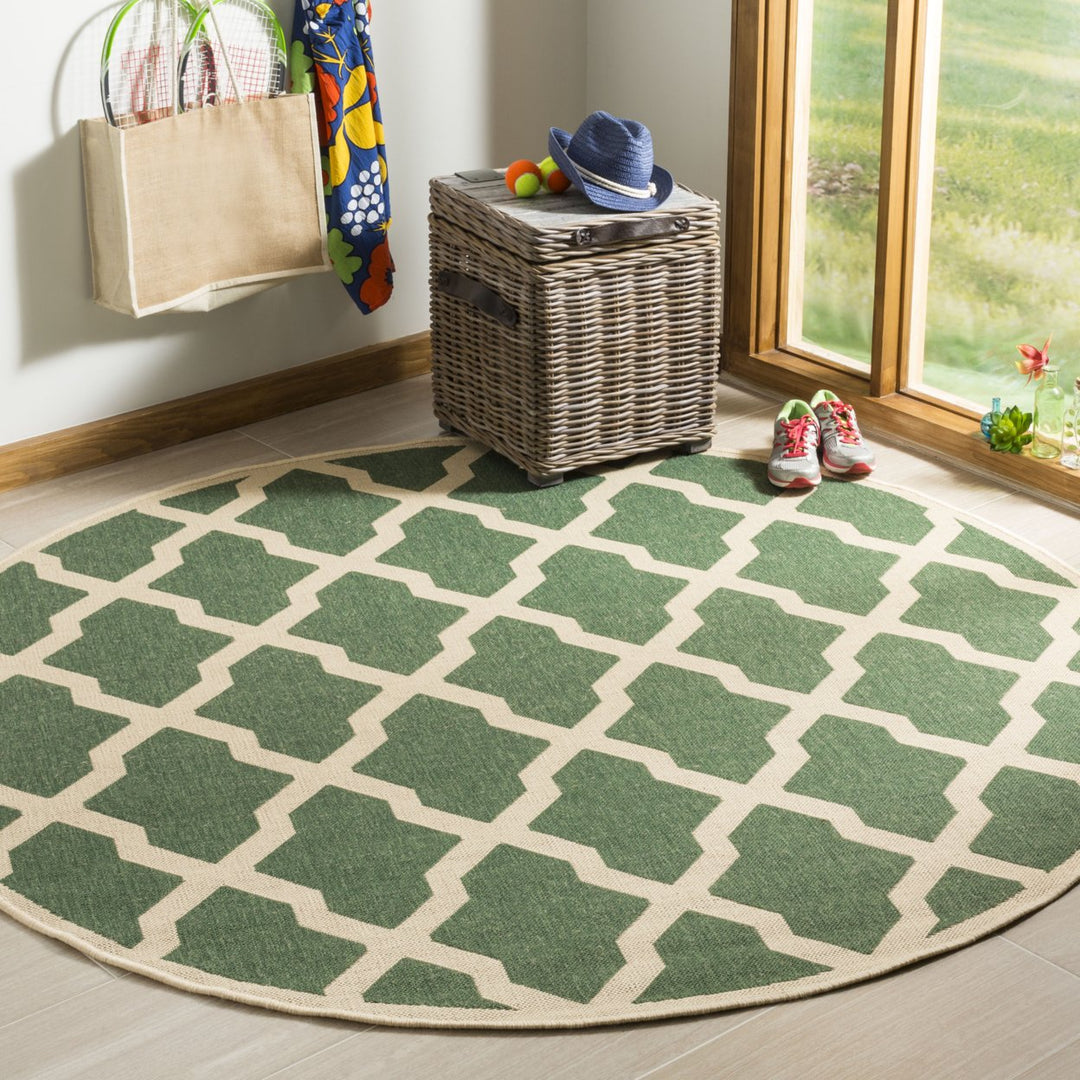 SAFAVIEH Outdoor LND122Y Linden Collection Green / Creme Rug Image 2