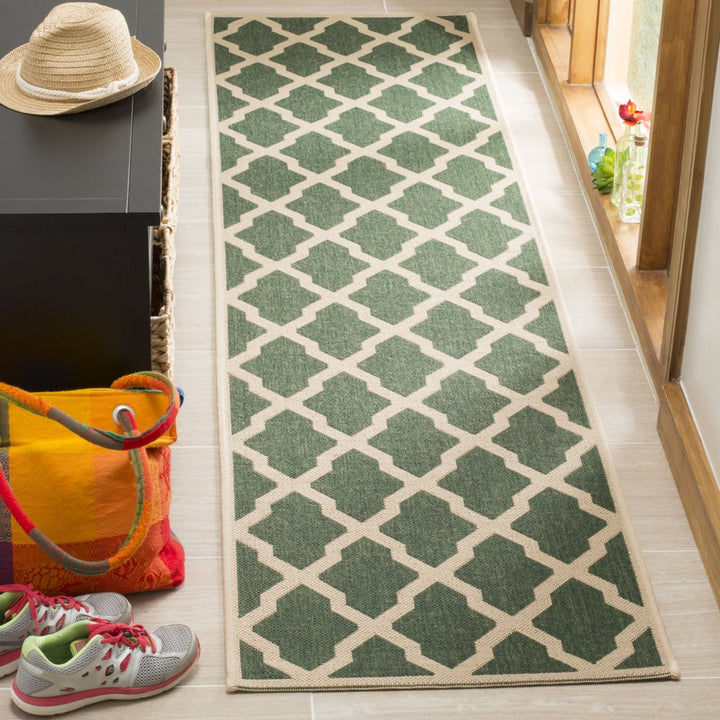 SAFAVIEH Outdoor LND122Y Linden Collection Green / Creme Rug Image 3