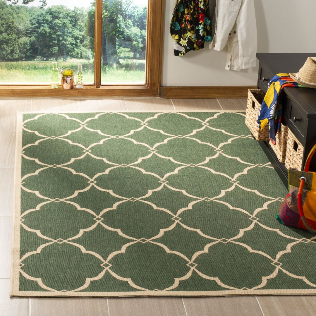 SAFAVIEH Outdoor LND125Y Linden Collection Green / Creme Rug Image 1