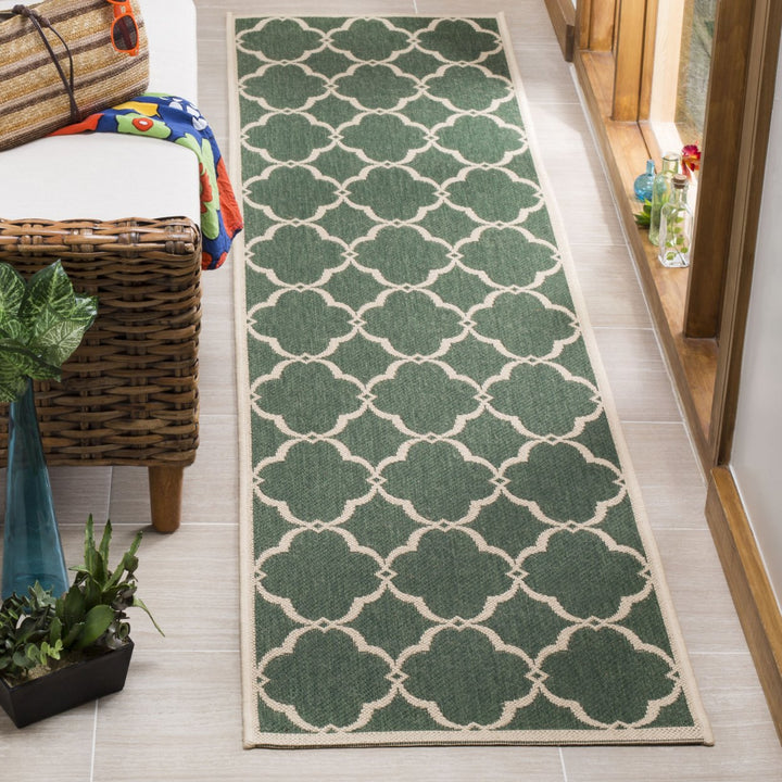 SAFAVIEH Outdoor LND125Y Linden Collection Green / Creme Rug Image 3