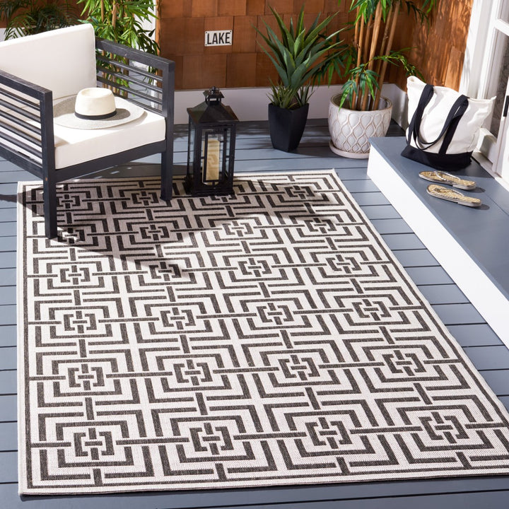 SAFAVIEH Outdoor LND128A Linden Light Grey / Charcoal Rug Image 1