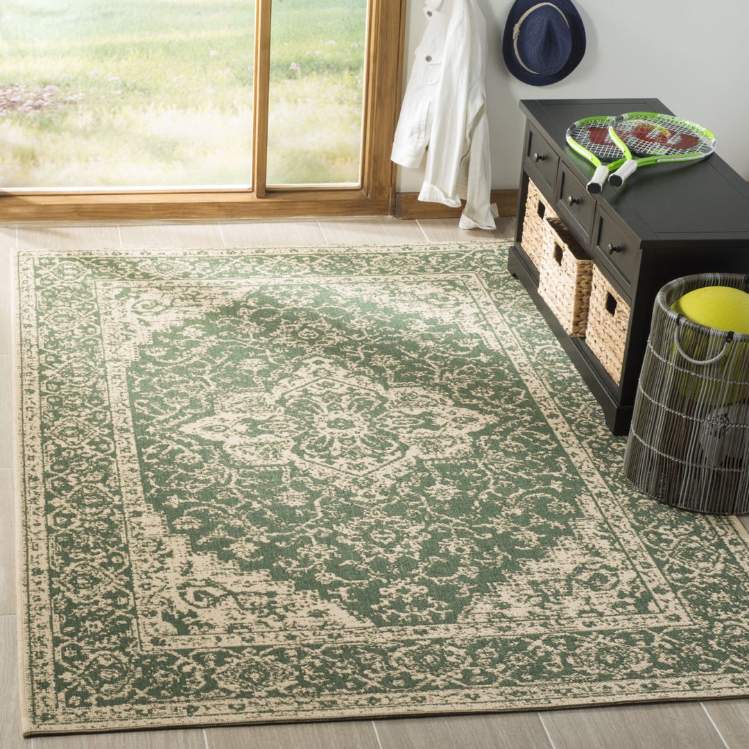 SAFAVIEH Outdoor LND137Y Linden Collection Green / Creme Rug Image 1