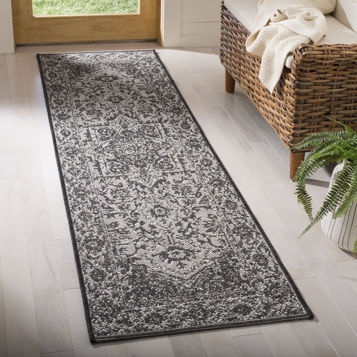 SAFAVIEH Outdoor LND139A Linden Light Grey / Charcoal Rug Image 3