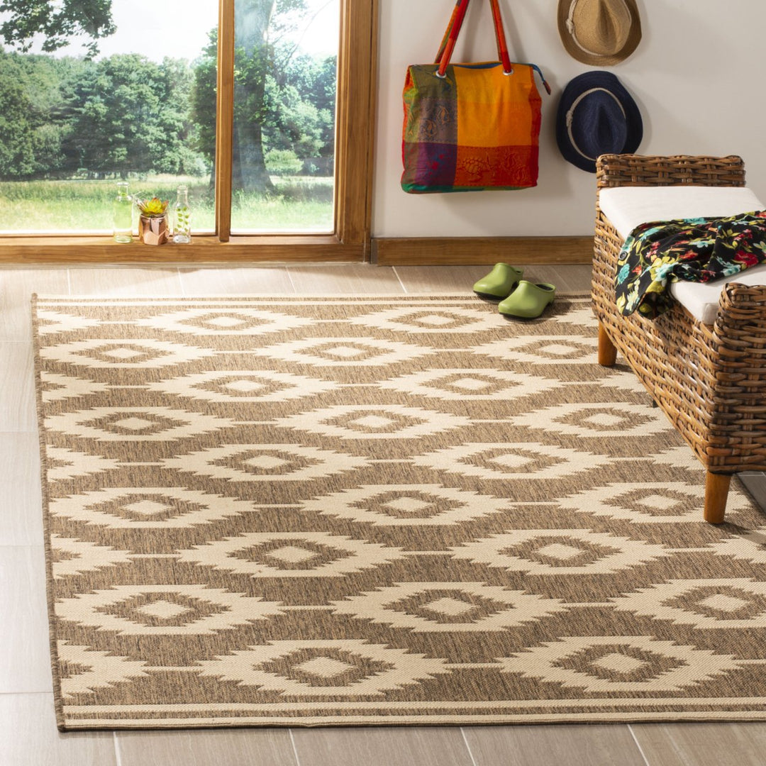 SAFAVIEH Outdoor LND171A Linden Collection Cream / Beige Rug Image 1