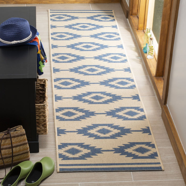 SAFAVIEH Outdoor LND171M Linden Collection Blue / Creme Rug Image 3