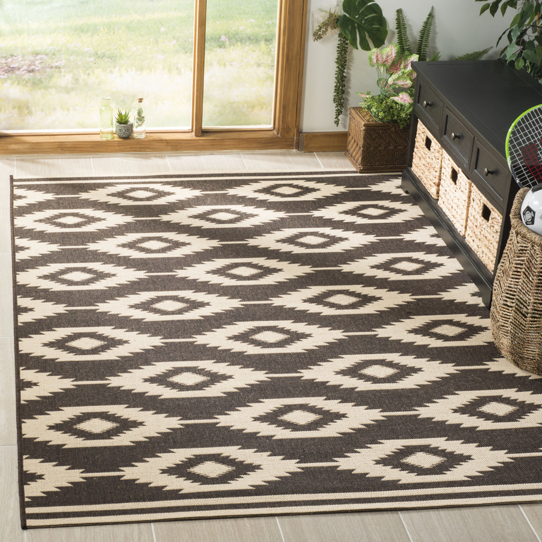 SAFAVIEH Outdoor LND171U Linden Collection Creme / Brown Rug Image 1