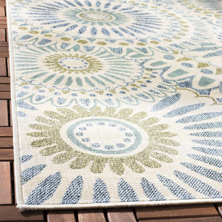 SAFAVIEH Outdoor VER091-0614 Veranda Cream / Green Rug Image 9