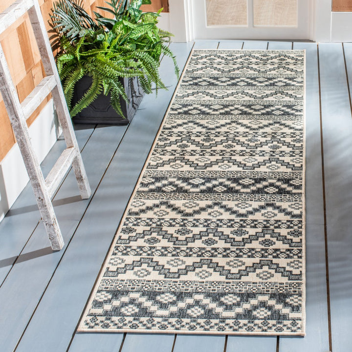 SAFAVIEH Outdoor VER095-3413 Veranda Beige / Grey Rug Image 3