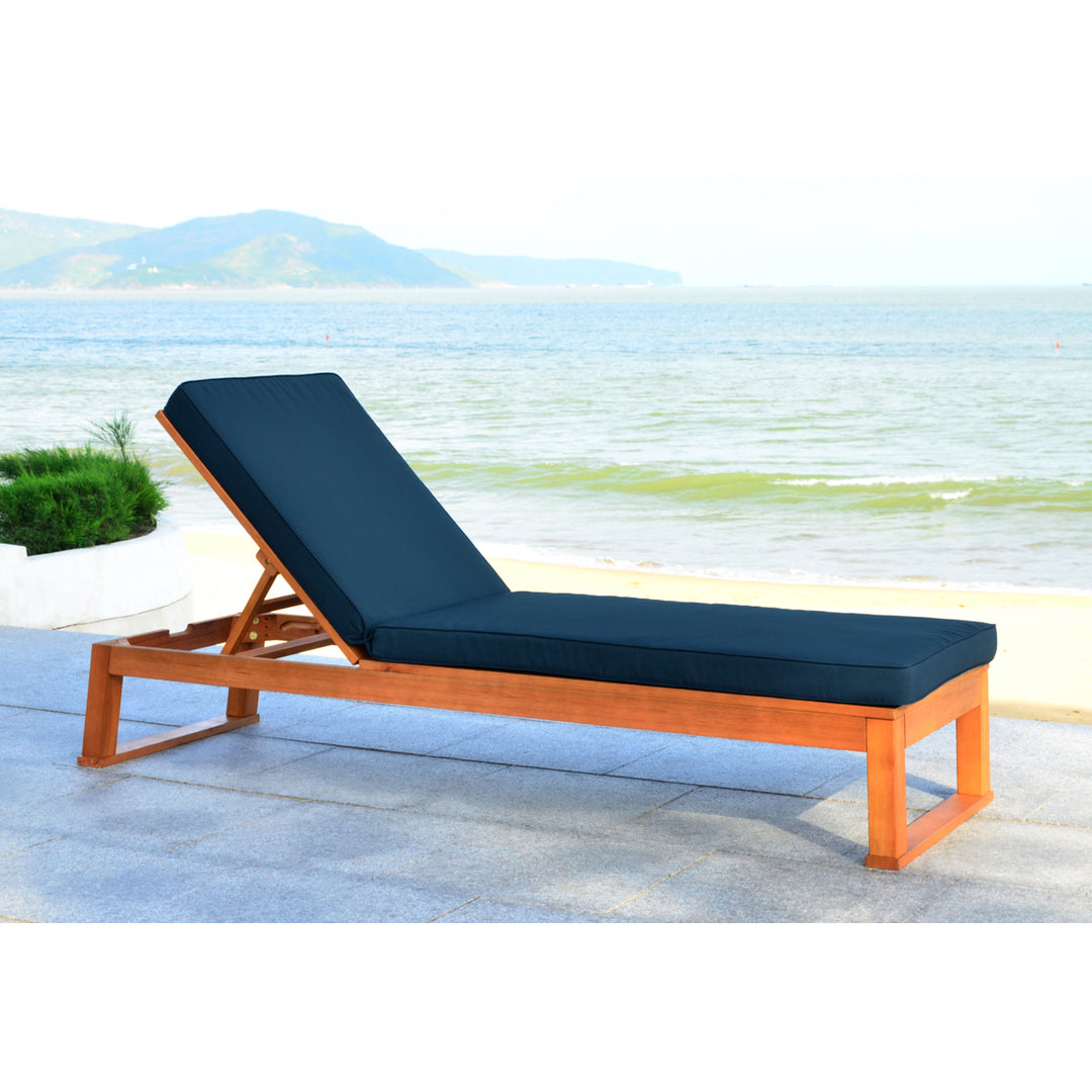 SAFAVIEH Outdoor Collection Solano Chaise Sunlounger Natural/Navy Image 1