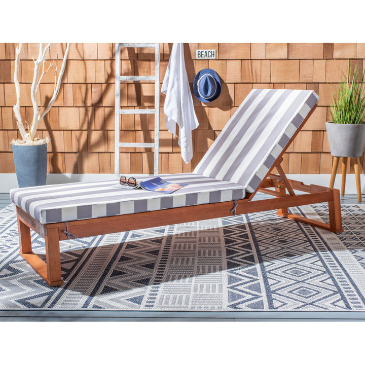 SAFAVIEH Outdoor Collection Solano Chaise Sunlounger Natural/Grey Image 1