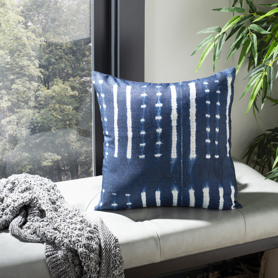 SAFAVIEH Narla Pillow Blue / White Image 1