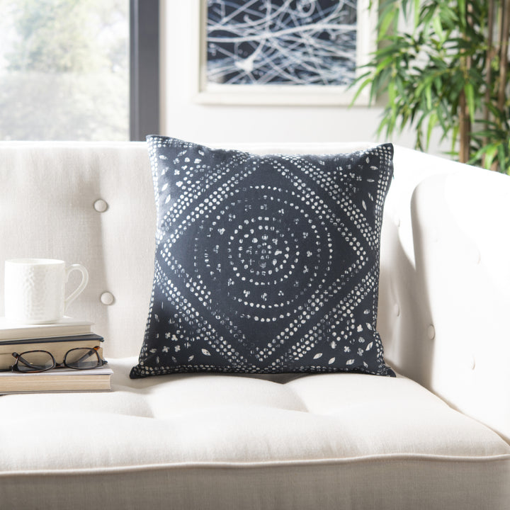 SAFAVIEH Mallory Pillow Blue / White Image 2