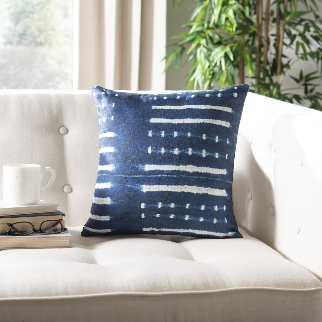 SAFAVIEH Narla Pillow Blue / White Image 2