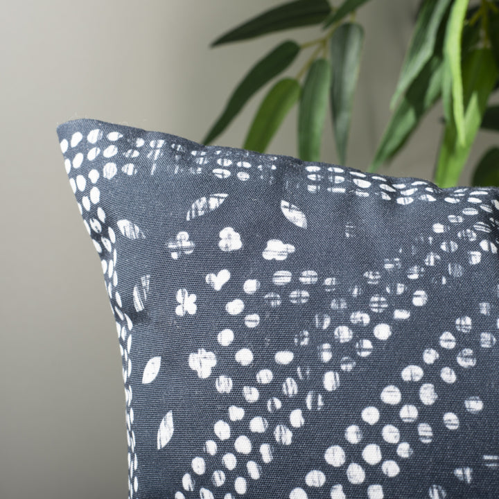 SAFAVIEH Mallory Pillow Blue / White Image 4