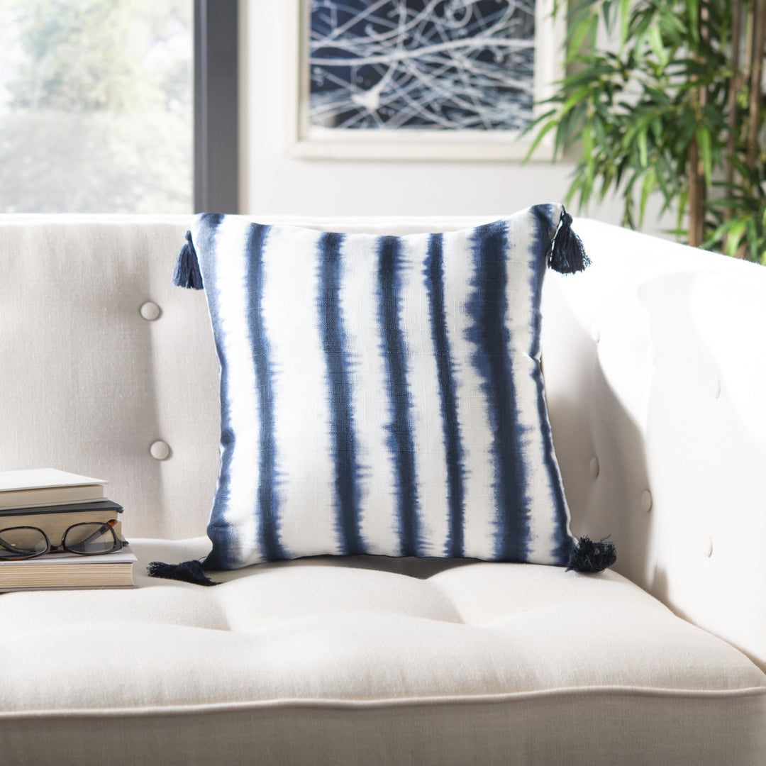 SAFAVIEH Cassia Pillow Blue / White Image 2