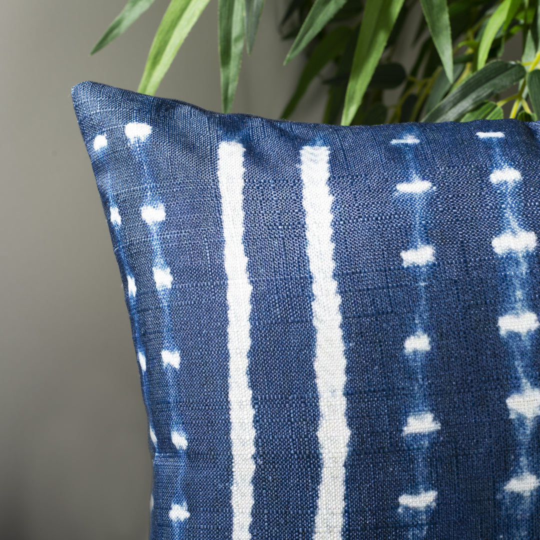 SAFAVIEH Narla Pillow Blue / White Image 4