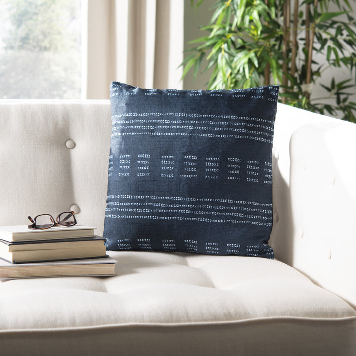 SAFAVIEH Madelyn Pillow Blue / White Image 2