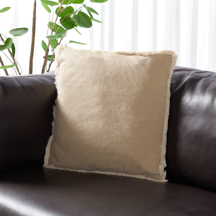 SAFAVIEH Rinley Pillow Beige / White Image 1