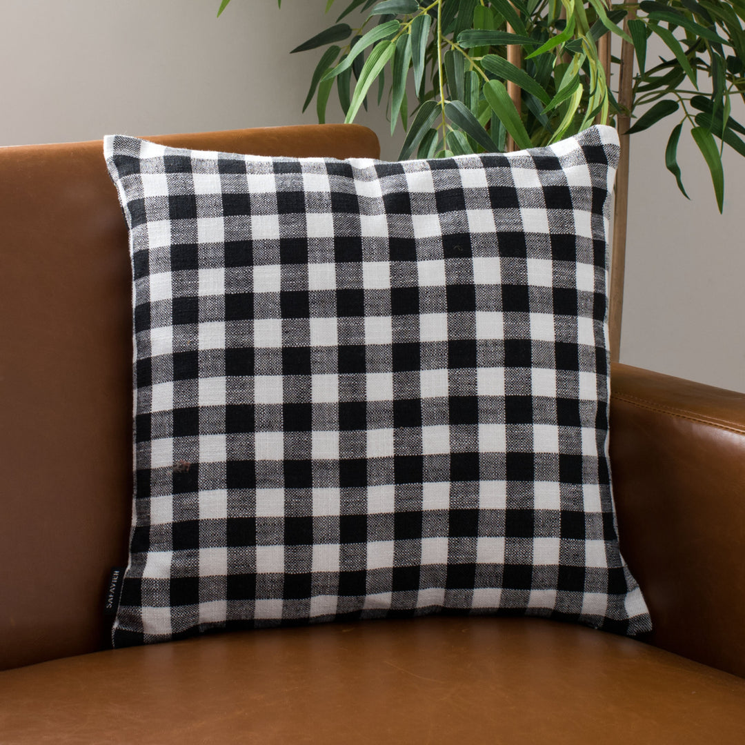 SAFAVIEH Autumn Pillow Black / White Image 1